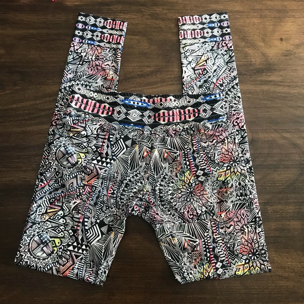 AGUA BENDITA gym leggings. Sz: M. Free top & bra.